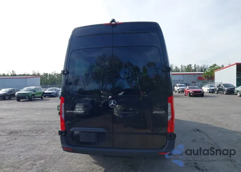 2025 Mercedes-Benz Sprinter 2500 High Roof 4-Cyl Diesel z USA, uszkodzony, nr VIN W1Z4KGHY6ST208486